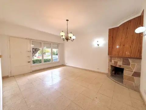 Casa en Alquiler con 1 cochera