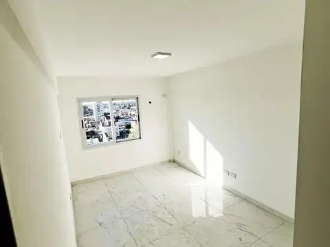 MORON - A ESTRENAR - DEPTO. 3 AMBIENTES CON BALCON Y PARRILLA - A PASOS DE  AV. H. YRIGOYEN  