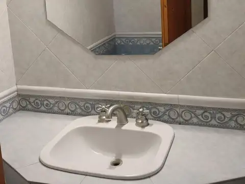 Depto Tipo Casa 4 ambientes con 2 baños