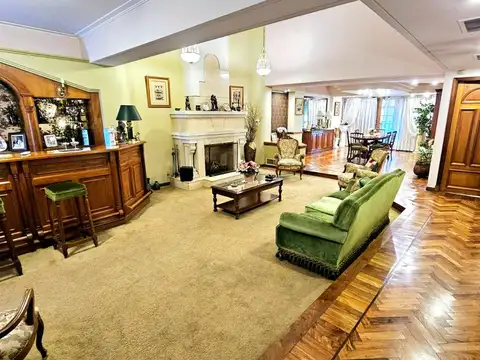 Casa en Venta con 4 cocheras