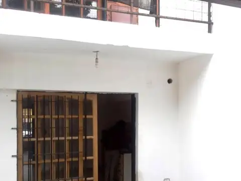 Triplex en venta - 3 Dormitorios 2 Baños - Martín Coronado