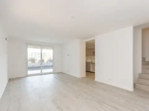 ALQUIER DUPLEX TIPO CASA 5 AMB  CHIC VILLAGE PILAR