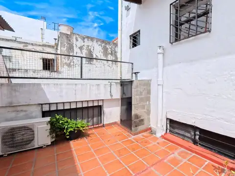 PH de 3 Ambientes al frente con terraza , cercano a Av. Balbín y Gral Paz En Venta
