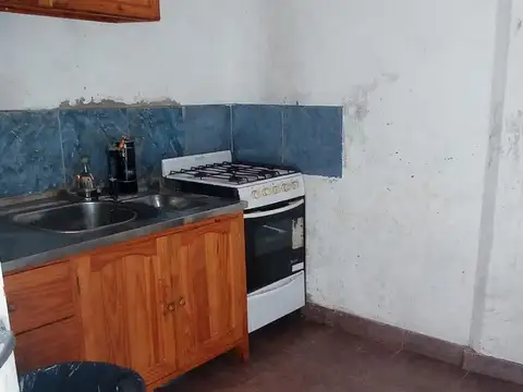 Casa 4 ambientes con 1 baño