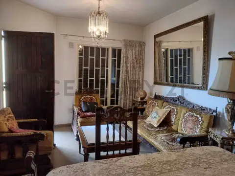Mariano Moreno     740 700, Piso 0
