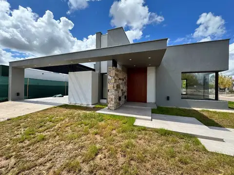 CASA EN VENTA BARRIO MILCAYAC I LUJAN DE CUYO
