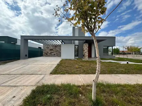 Casa en Venta en Luján de Cuyo, USD 210.000
