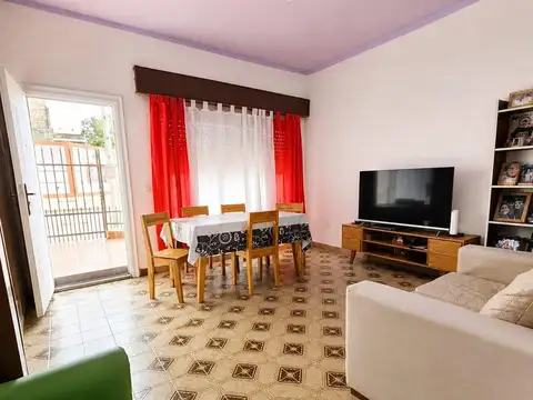 Casa en venta 6 ambientes multifamiliar en La Tablada