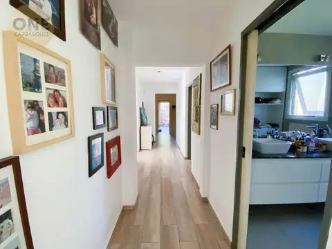 Casa en Venta con 3 cocheras