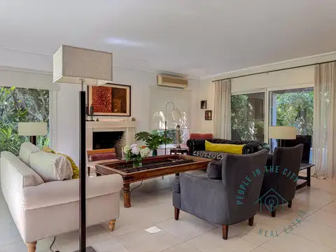 Casa en Alquiler con 8 cocheras