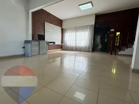 VENTA CASA 4 AMBIENTES MERLO CENTRO-APTA CREDITO