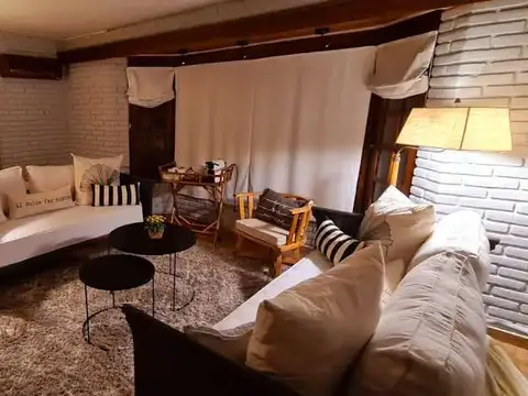 Casa 8 ambientes con 5 baños