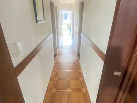 Casa 5 ambientes con 1 baño