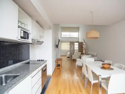 Venta monoambiente, doble altura en Belgrano con balcón aterrazado y amenities.