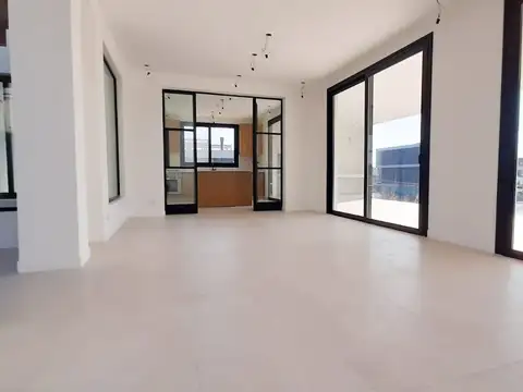 Casa 6 ambientes con 3 baños