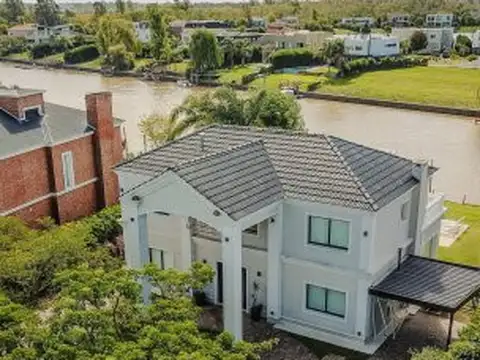 Casa 5 ambientes con 4 baños