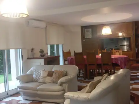 Casa 5 ambientes con 3 baños