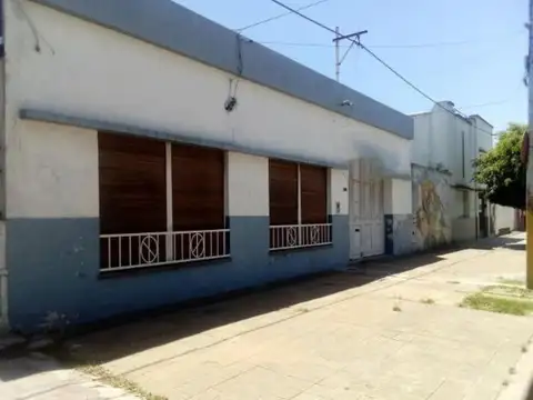 Casa en venta - 3 Dormitorios 2 Baños - Cochera - 920Mts2 - Berisso