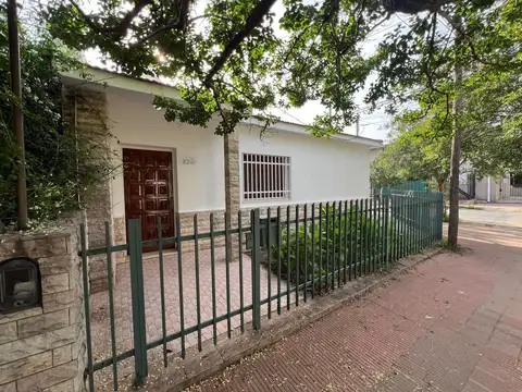 ALQUILO CASA BARRIO MAIPU -  TRES DORMIROIOS CON COCHERA
