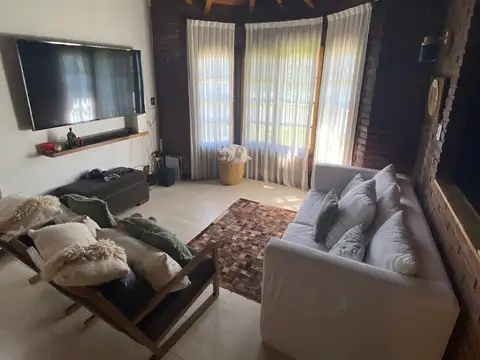 Casa 6 ambientes con 3 baños