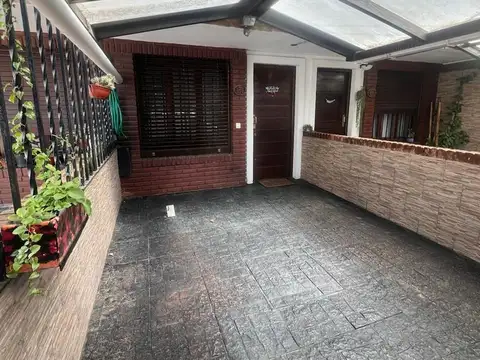 EN VENTA  excelente duplex 3 amb /cochera y patio