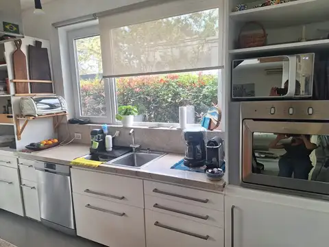 Casa en Alquiler Temporal con 4 cocheras