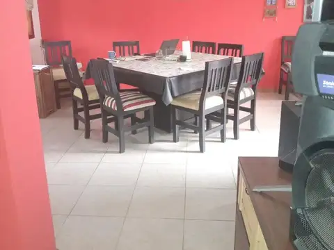 Casa 5 ambientes con 2 baños