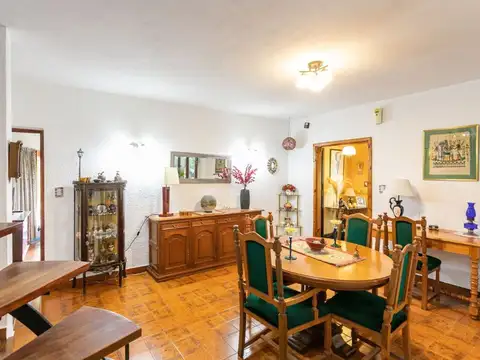 Casa 6 ambientes con 4 baños