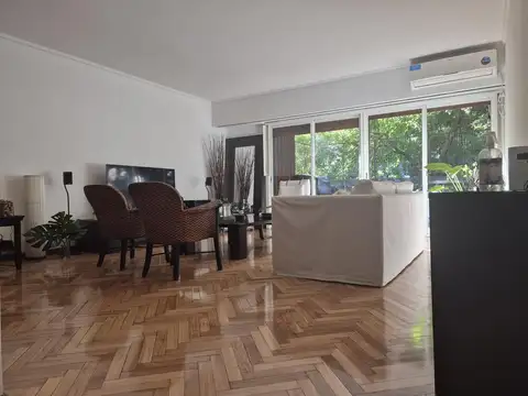 Piso de 4 amb. C/Dep.  Frente. Balcon . Cochera y Baulera.   2 Baños completos.