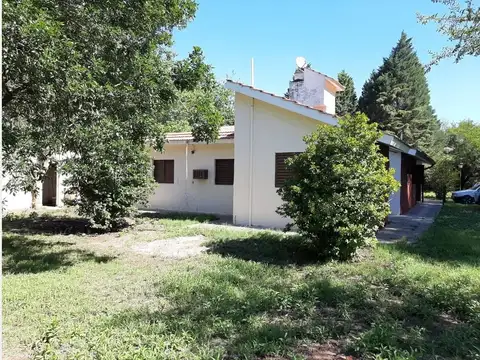 Casa 8 ambientes con 2 baños