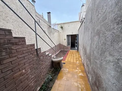 Casa 5 ambientes con 1 baño