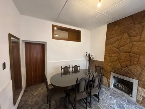 Alquiler casa 3 dormitorios y 1 baño 6ta. Sección