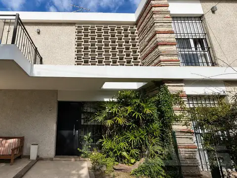 CASA | 6 AMBIENTES  | GALERIA | PARRILLA | COCHERA CUBIERTA | ITUZAINGÓ NORTE