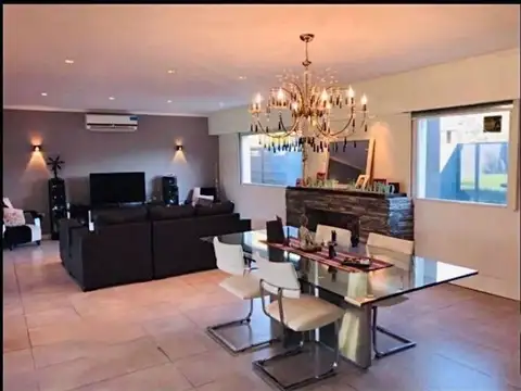 Casa 5 ambientes con 3 baños