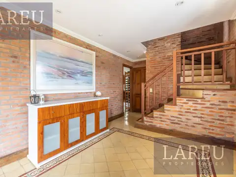 Casa en Venta con 4 cocheras