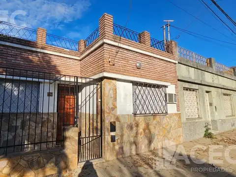 Pte Quintana al 900 - Casa al frente