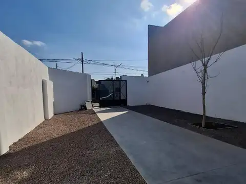Excelente Galpón Zona Industrial a estrenar