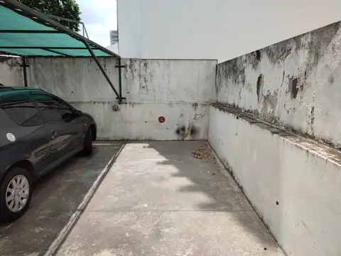 COCHERA DESCUBIERTA EN EDIFICIO