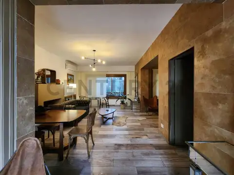 Casa en Alquiler con 2 cocheras