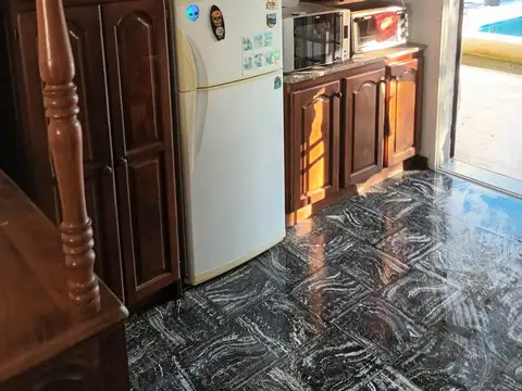 Casa 4 ambientes con 2 baños