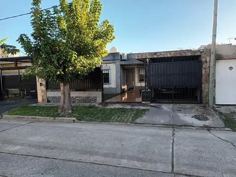 Casa en venta en Celedonio Escalada