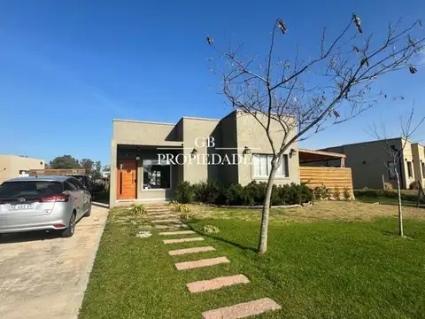 Casa en Venta en Pilar del Este - Santa Elena, USD 180.000