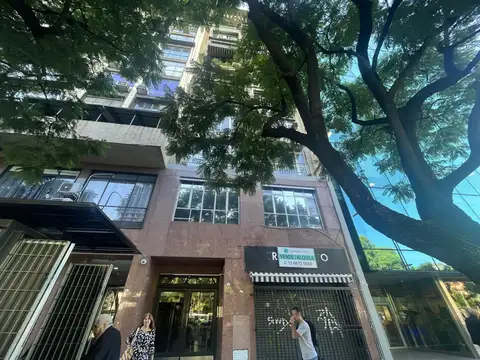 Carlos Pellegrini al 700 y Av. Cordoba, oficina en venta. Frente.  Sup 153 m2.