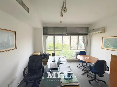 Oficina 7 ambientes con 2 baños