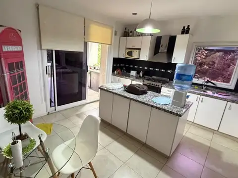 Casa en Alquiler Temporal con 2 cocheras
