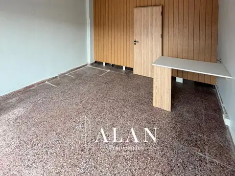 Local en Alquiler en Las Avenidas, $ 600.000
