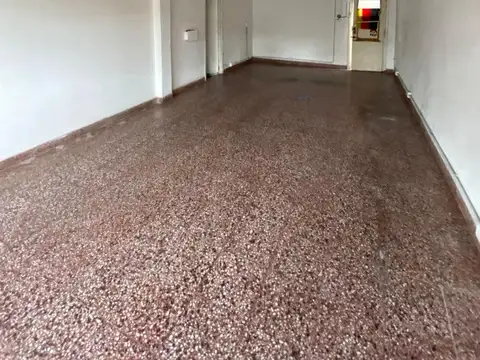 Local en Alquiler en Las Avenidas, $ 600.000