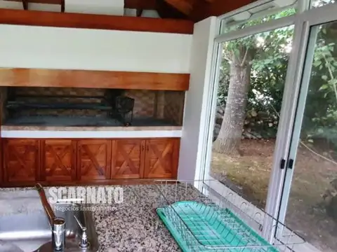 Casa en Alquiler con 1 cochera