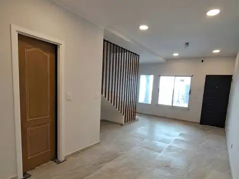 Casa 4 ambientes con 2 baños