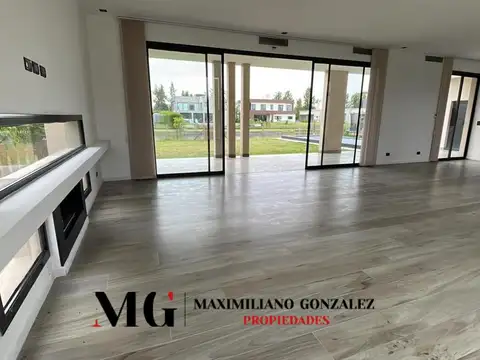 Casa 5 ambientes con 4 baños
